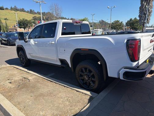 2024 GMC Sierra 2500 AT4