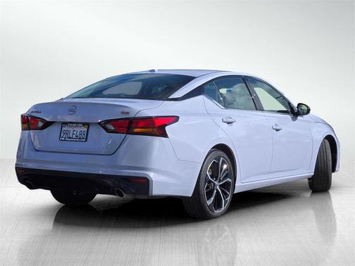 2025 Nissan Altima SR FWD