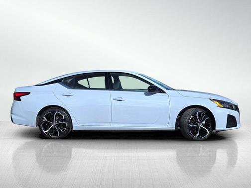 2025 Nissan Altima SR FWD