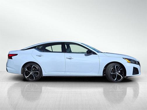 2025 Nissan Altima SR FWD