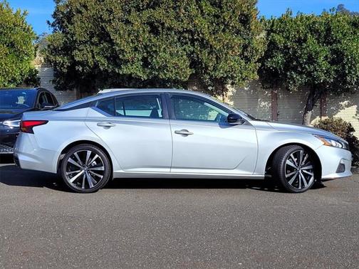 2021 Nissan Altima SR FWD