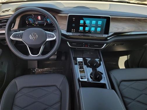 2025 Volkswagen Atlas 2.0T SE w/Technology 4MOTION