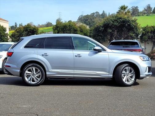 2022 Audi Q7 55 Premium Plus