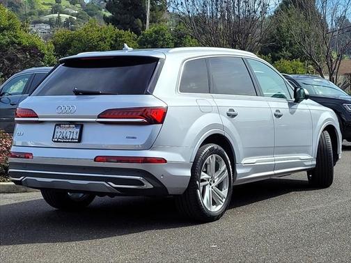 2022 Audi Q7 55 Premium Plus