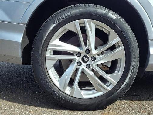 2022 Audi Q7 55 Premium Plus