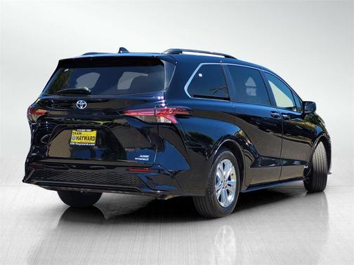 2021 Toyota Sienna XSE 7 Passenger