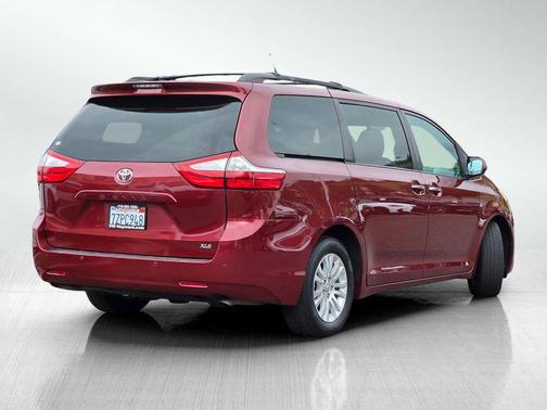2017 Toyota Sienna XLE