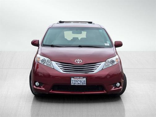 2017 Toyota Sienna XLE