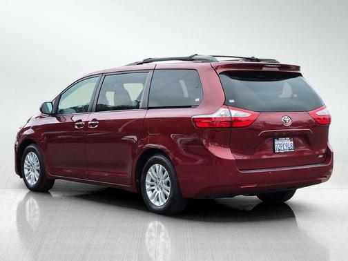2017 Toyota Sienna XLE