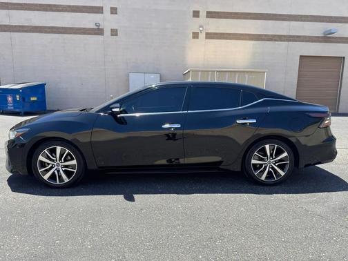 Black 2019 Nissan Maxima 3.5 SL
