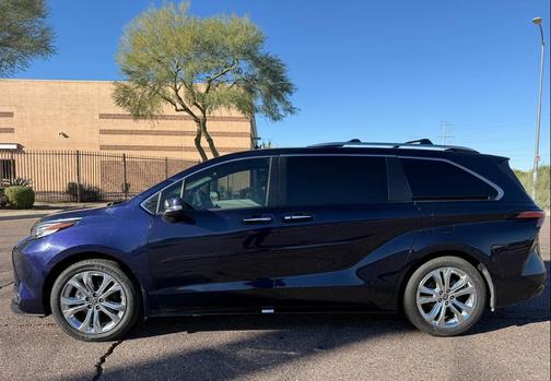 2022 Toyota Sienna Platinum