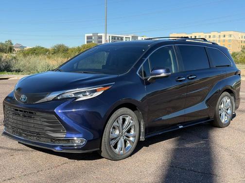 2022 Toyota Sienna Platinum