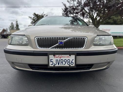 2004 Volvo V70 2.5T