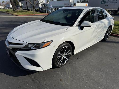 2020 Toyota Camry SE