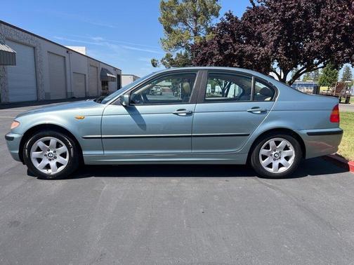 2003 BMW 325 xi