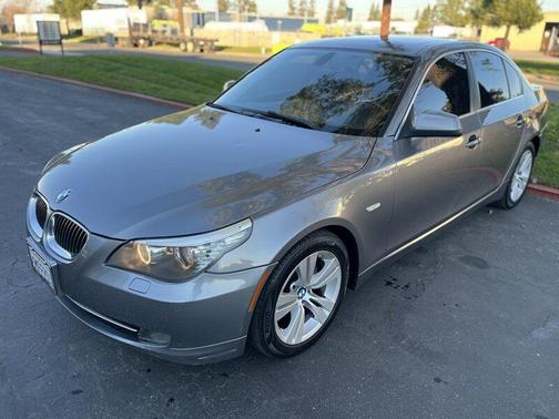 2010 BMW 528 i