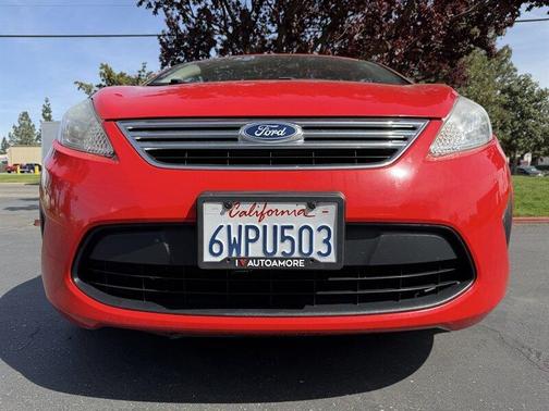 Ingot Silver Metallic 2013 Ford Fiesta SE