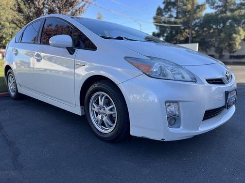 2010 Toyota Prius III