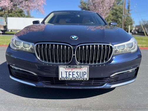 2016 BMW 740 i