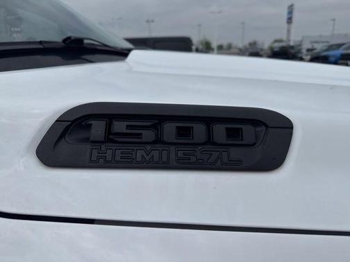 Bright White Clearcoat 2019 RAM 1500 Big Horn