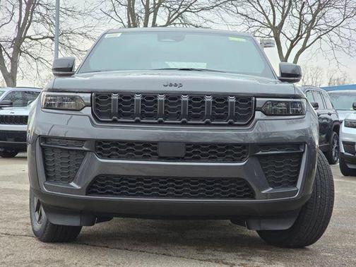 Baltic Gray Metallic Clearcoat 2026 Jeep Grand Cherokee Altitude
