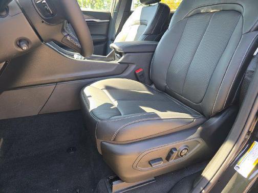 High Gloss Black 2027 Jeep Grand Cherokee L Limited