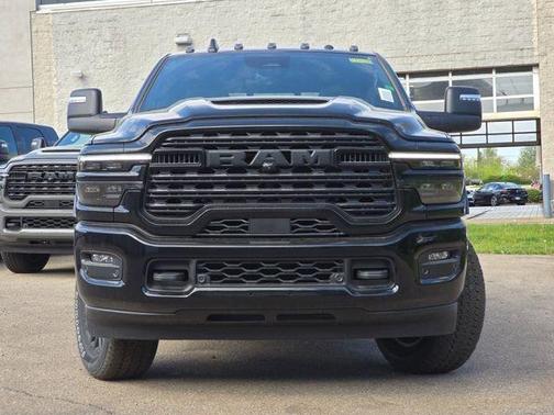 Diamond Black Crystal Pearlcoat 2026 RAM 2500 Limited