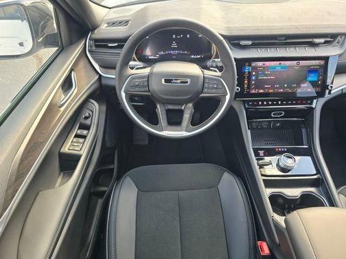 Bright White Clearcoat 2026 Jeep Grand Cherokee Altitude