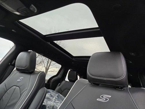 Red Hot Pearlcoat 2025 Chrysler Pacifica Hybrid Premium S Appearance Pkg