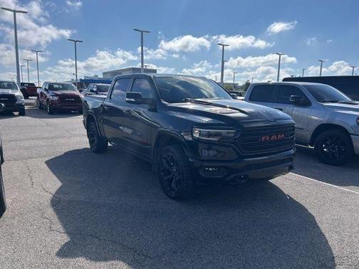 Diamond Black Crystal Pearlcoat 2022 RAM 1500 Limited