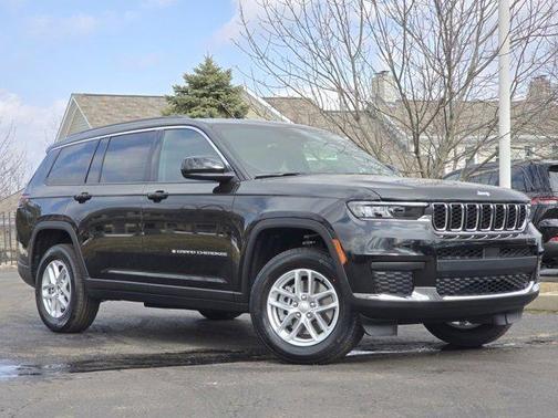 Diamond Black Crystal Pearlcoat 2026 Jeep Grand Cherokee L Laredo