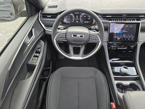 Diamond Black Crystal Pearlcoat 2026 Jeep Grand Cherokee L Laredo