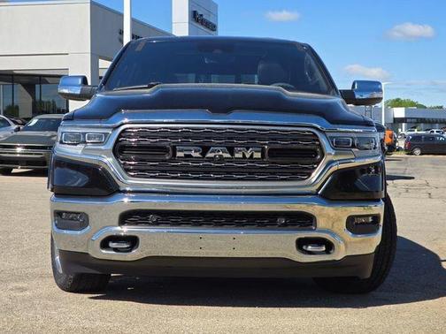 Diamond Black Crystal Pearlcoat 2021 RAM 1500 Limited