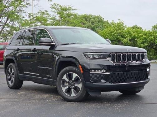 Diamond Black Crystal Pearlcoat 2024 Jeep Grand Cherokee 4xe Base