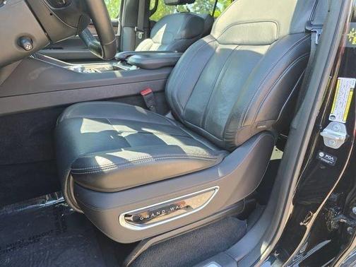 Diamond Black Crystal Pearlcoat 2025 Jeep Grand Wagoneer Base