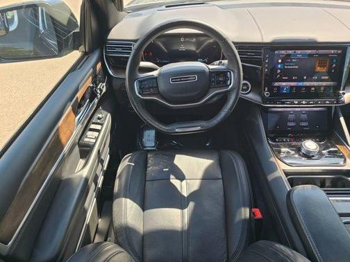 Diamond Black Crystal Pearlcoat 2025 Jeep Grand Wagoneer Base