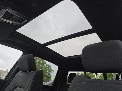 Bright White Clearcoat 2025 RAM 1500 Big Horn/Lone Star