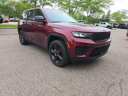 Velvet Red Pearlcoat 2024 Jeep Grand Cherokee Altitude