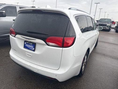 Bright White Clearcoat 2018 Chrysler Pacifica Touring-L Plus
