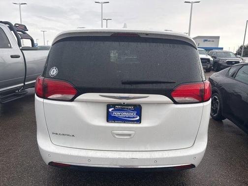 Bright White Clearcoat 2018 Chrysler Pacifica Touring-L Plus