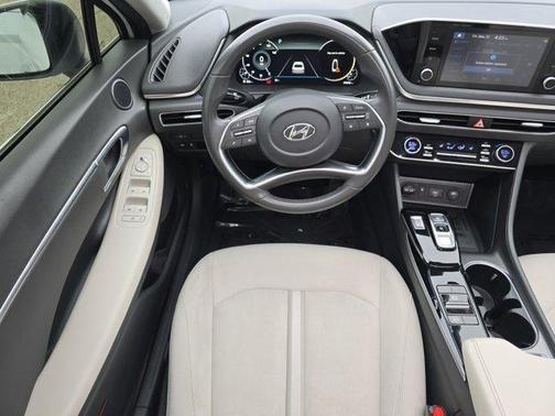 2022 Hyundai SONATA SEL
