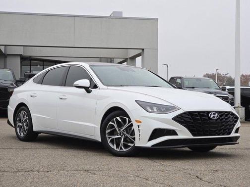 2022 Hyundai SONATA SEL