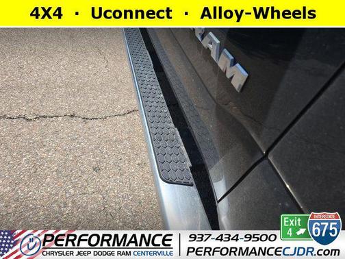 Diamond Black Crystal Pearlcoat 2023 RAM 1500 Big Horn/Lone Star