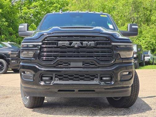 Diamond Black Crystal Pearlcoat 2026 RAM 2500 Laramie