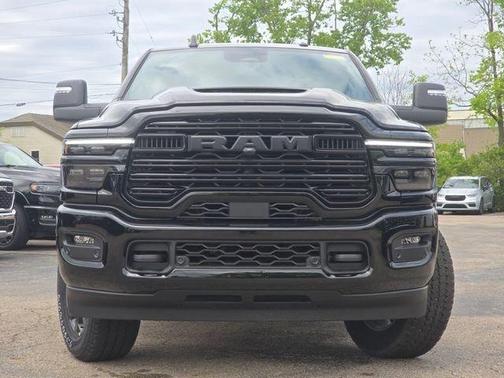 Diamond Black Crystal Pearlcoat 2026 RAM 2500 Laramie
