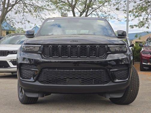 2025 Jeep Grand Cherokee Laredo