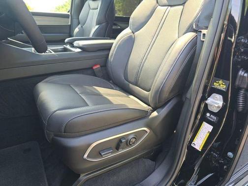 High Gloss Black 2026 Jeep Grand Wagoneer Limited Reserve