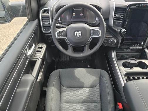 Diamond Black Crystal Pearlcoat 2026 RAM 1500 Big Horn/Lone Star