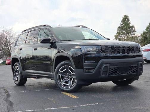 Diamond Black Crystal Pearlcoat 2026 Jeep Cherokee Laredo