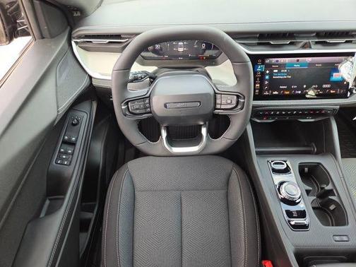 Diamond Black Crystal Pearlcoat 2026 Jeep Cherokee Laredo